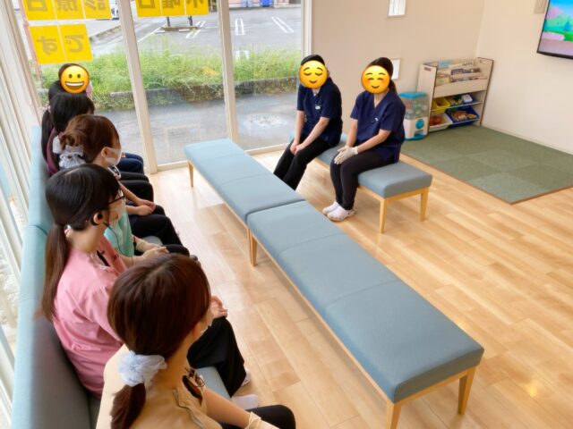こんにちは！ふくしま歯科です！

予約の空きが出たためミーティングを行いました😌
新しい仲間も増えたのでルールの再確認や
意見交換をしました！
ふくしま歯科はスタッフ仲が良く日頃から報連相が
円滑に行われているためミーティング自体は数分で
終わりましたがやはり大事な時間だなと実感しました。
少しぎこちなく拙い部分もあったミーティングでしたが
今後も患者さまが通いやすくスタッフが働きやすい
環境であり続けるために連携を高めていこうと思います！❤️‍🔥

#歯医者
#小児歯科
#清須